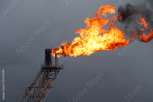 Photo : Flare boom nozzle and fire on offshore oil rig, thailand Flare boom nozzle and fire on offshore oil rig, thailand