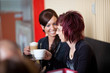 freundinnen trinken kaffee freundinnen trinken kaffee