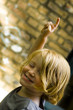 Enfant écoutant de la musique