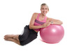 jeune femme blonde, sportive sur un fitball