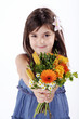 Photo: Junges Mädchen mit Blumenstrauss Junges Mädchen mit Blumenstrauss