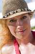 Junge Frau am Strand