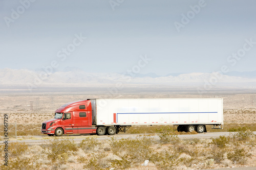 Photo: camion on road, Nevada, USA camion on road, Nevada, USA