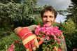 jardinier taille un rosier rose jardinier taille un rosier rose