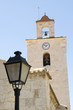 torre de la iglesia y farola