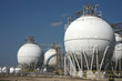 Photo en ligne au meilleur prix tanks in oil refinery factory