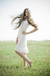 Foto: Beautiful girl with luxuriant hair Beautiful girl with luxuriant hair