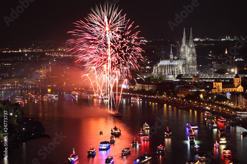Photo: prächtiges Silvesterfeuerwerk prächtiges Silvesterfeuerwerk