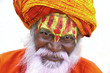 Foto: Portrait of a old Sadhu at the ghats in Varanasi, India. Portrait of a old Sadhu at the ghats in Varanasi, India.