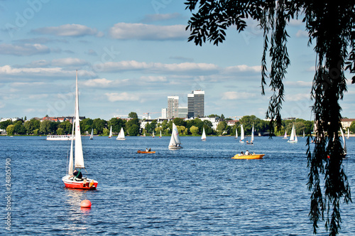 Foto: Blick auf die Hamburger Außenalster Blick auf die Hamburger Außenalster