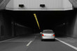 S/W Auto fährt in Tunnel S/W Auto fährt in Tunnel