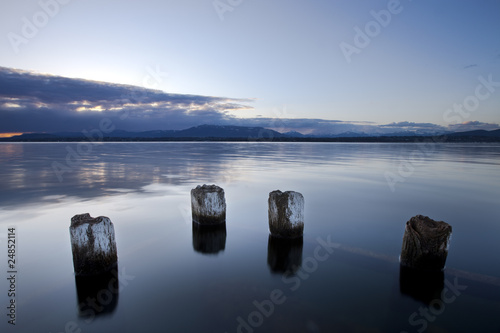 Photo: Pilotis sur le lac léman Pilotis sur le lac léman