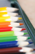 Foto: Roter Buntstift mit anderen in Federmappe Roter Buntstift mit anderen in Federmappe