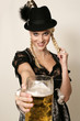 bayrisches Madl im Dirndl mit Bier