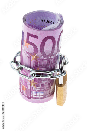 Foto: Euro Geldschein abgeschlossen mit einer Kette Euro Geldschein abgeschlossen mit einer Kette