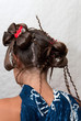 la coiffure d' une jeune fille