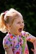 Foto: Kind lacht lauthals und herzhaft Kind lacht lauthals und herzhaft