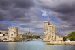 france,17,la rochelle : tours st nicolas et la chaine à l'entrée