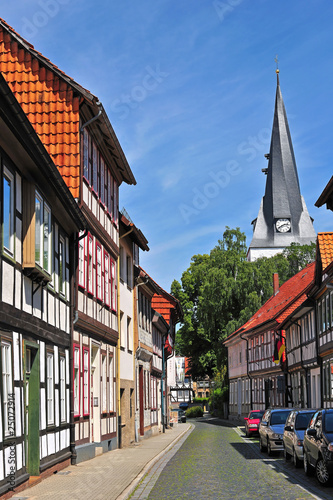 Foto: Fachwerkhäuser und St. Sixti-Kirche in Northeim Fachwerkhäuser und St. Sixti-Kirche in Northeim