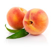 Foto: fresh peach fruits with green leaves fresh peach fruits with green leaves