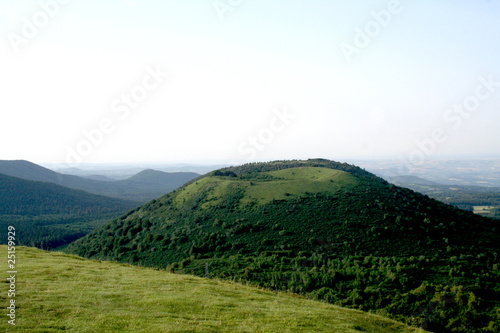Photo: Chaîne des Puys, volcans d'Auvergne Chaîne des Puys, volcans d'Auvergne