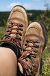 Wanderschuhe einer sportlichen Frau