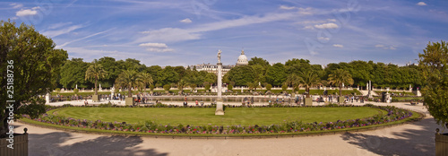 Panorama du jardin du Luxembourg à Paris - France