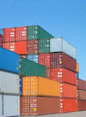 Containers sur les docks Containers sur les docks