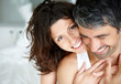 Foto: Romantic mature couple enjoying themselves on bed Romantic mature couple enjoying themselves on bed
