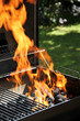 Grill anheizen - Grillfeuer (Hochformat) Grill anheizen - Grillfeuer (Hochformat)
