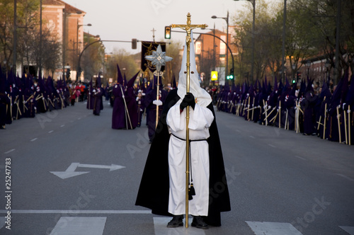 Photo: Procesión de nazarenos en Semana Santa Procesión de nazarenos en Semana Santa
