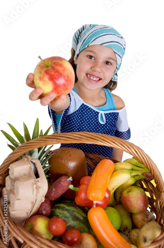 Foto: Mädchen mit Einkaufskorb Mädchen mit Einkaufskorb