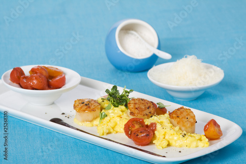 Safranrisotto mit Jakobsmuscheln Safranrisotto mit Jakobsmuscheln