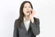叫ぶ女性社員