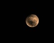 Woken ziehen bei Vollmond vorüber