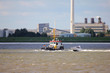 Foto: schlepper und motorboot auf der weser schlepper und motorboot auf der weser