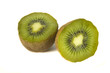 Kiwi en mitades sobre fondo blanco