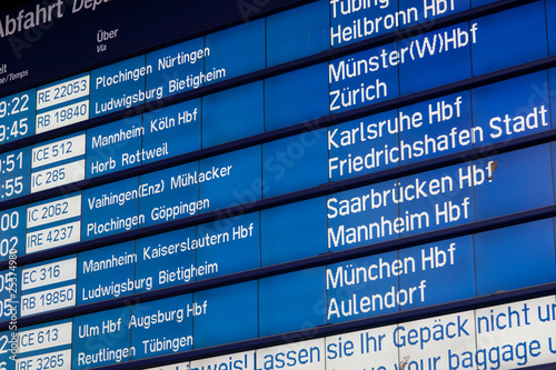 Foto: Anzeigetafel im Bahnhof Stuttgart Anzeigetafel im Bahnhof Stuttgart