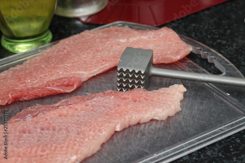 Photo: schnitzel und fleischklopfer schnitzel und fleischklopfer