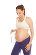 femme enceinte à la bouteille d'eau