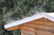 schneebedecktes Dach