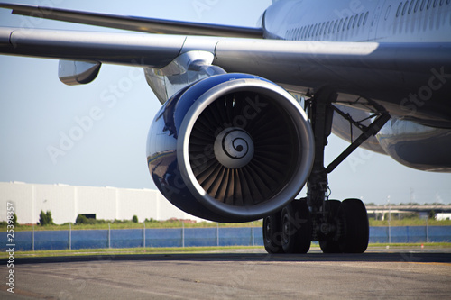 Foto: Jet engine of airplane Jet engine of airplane