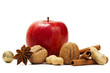 apfel, anis, zimtstangen, nüsse und eine glitterkugel