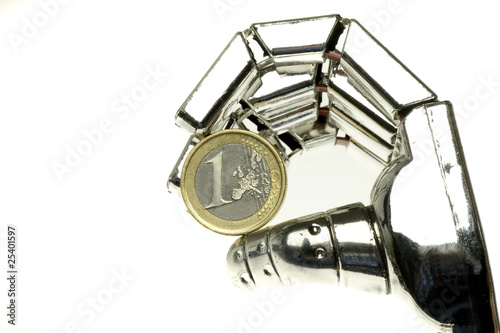 Foto: Roboterhand mit Euromünze Roboterhand mit Euromünze