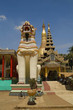 Tempel-Löwe vor der Shwemawdaw Pagode in Bago Tempel-Löwe vor der Shwemawdaw Pagode in Bago