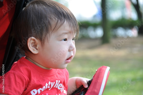 Photo: 見つめる子供 見つめる子供
