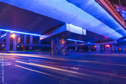 Yanan elevated road de nuit à Shanghai - China
