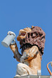 löwe mit bierkrug auf festzelt