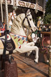 Cheval de bois sur un carrousel