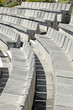 gradins d'amphithéâtre extérieur avec sièges en béton